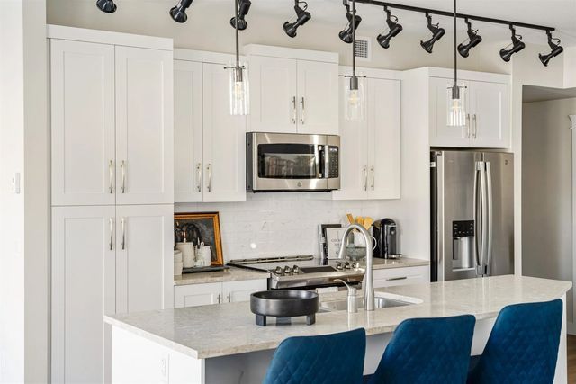 11063 Ravine Road 524, Surrey