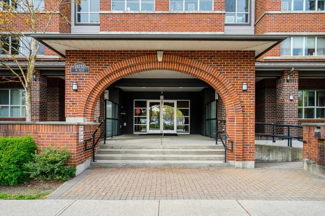 18755 68 Avenue 204, Surrey