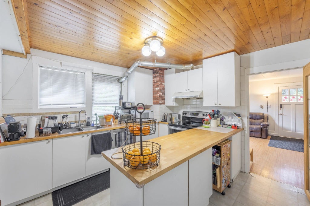 634 Rochester Avenue, Coquitlam