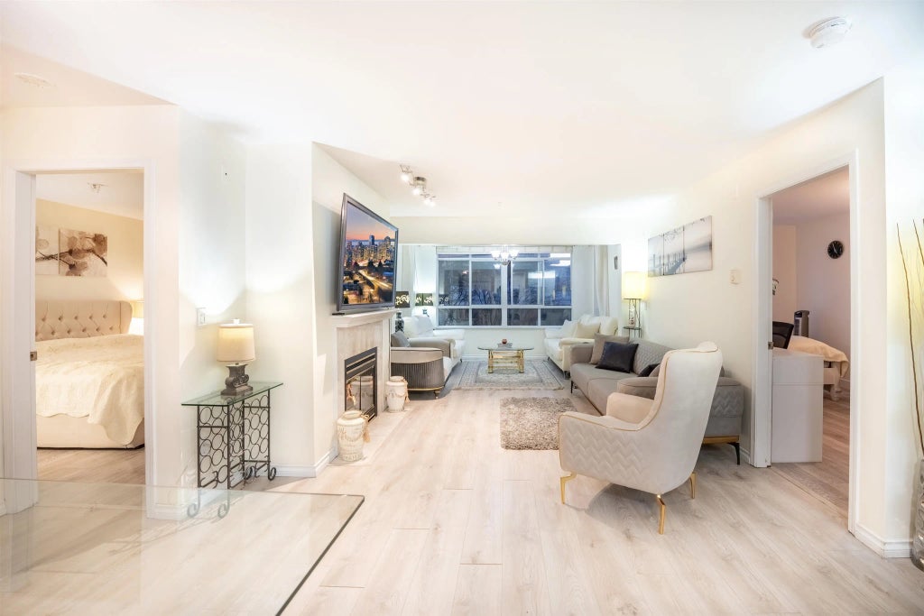 855 W 16th Street 206, North Vancouver