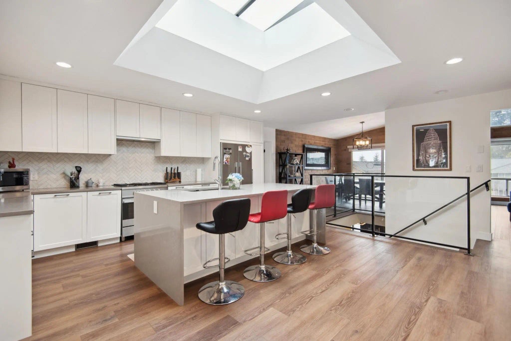 220 N Grosvenor Avenue, Burnaby