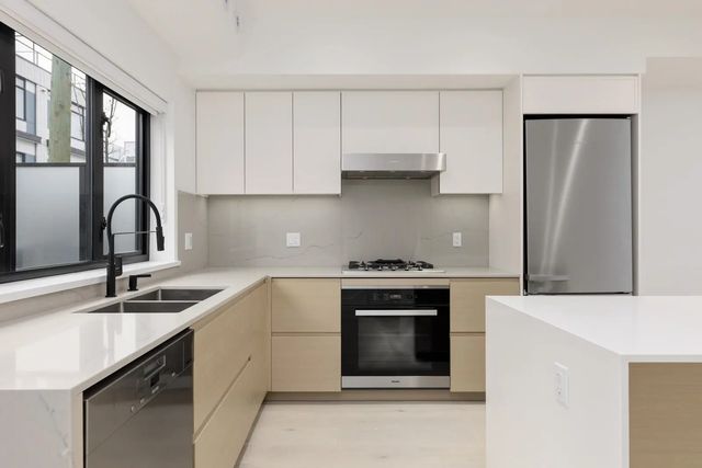 550 W 28th Avenue 52, Vancouver