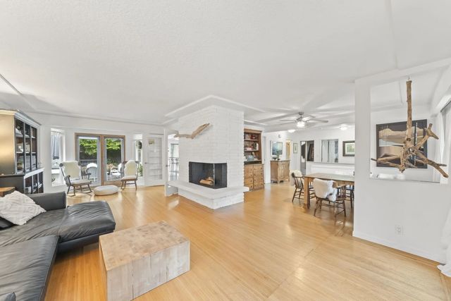 507 Jefferson Avenue, Coquitlam