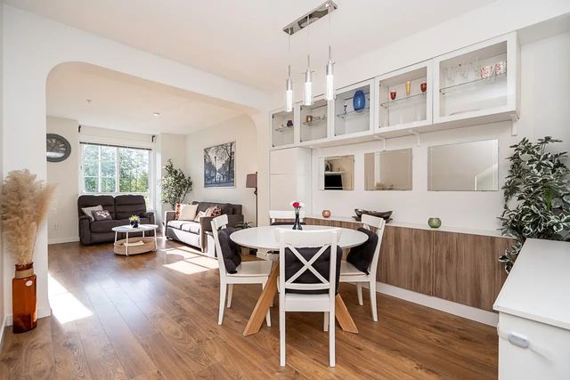 8476 207a Street 3, Langley