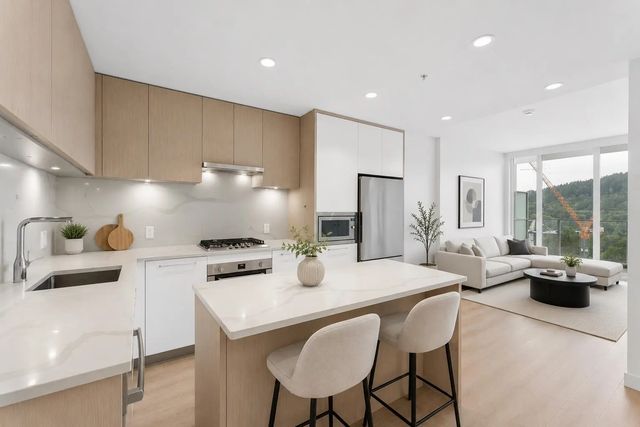 567 Clarke Road 903, Coquitlam