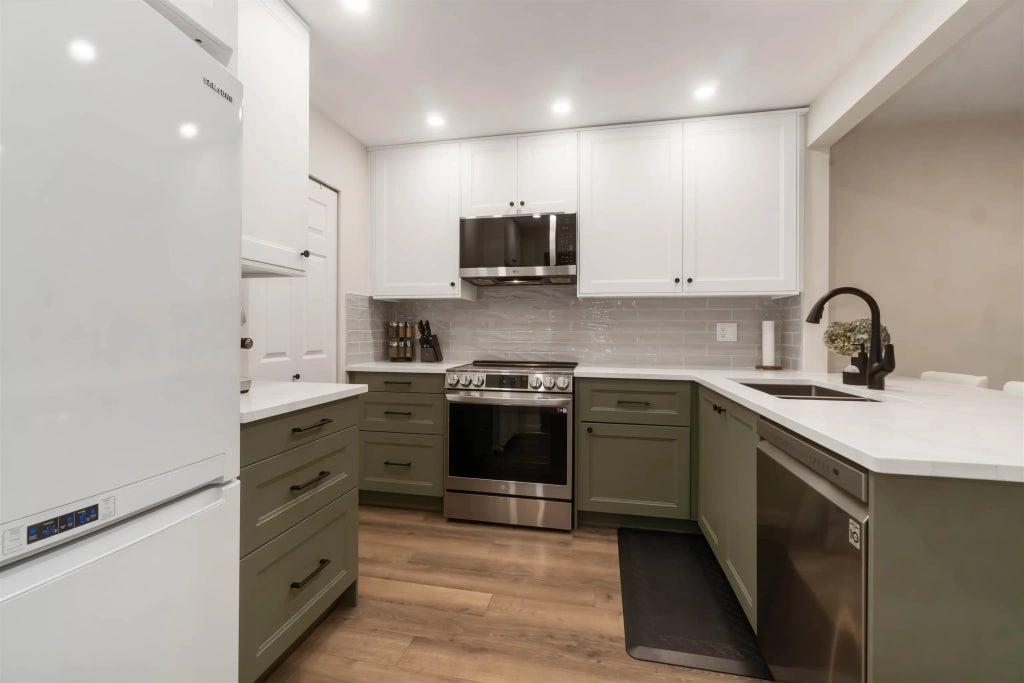 1000 Bowron Court 310, North Vancouver