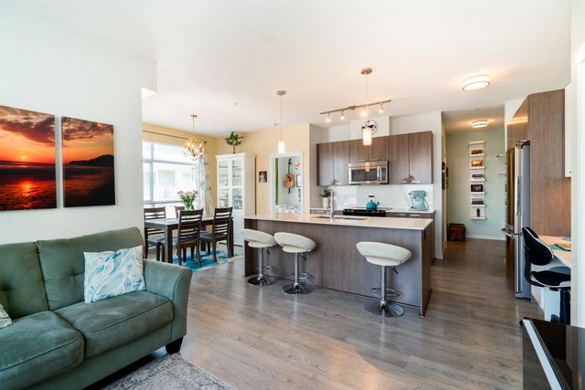 617 Smith Avenue 215, Coquitlam
