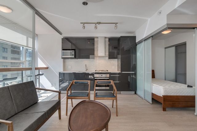1283 Howe Street 2105, Vancouver