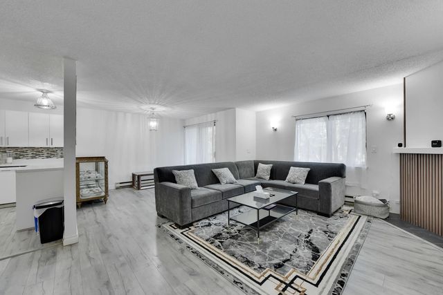 7064 133b Street 203, Surrey