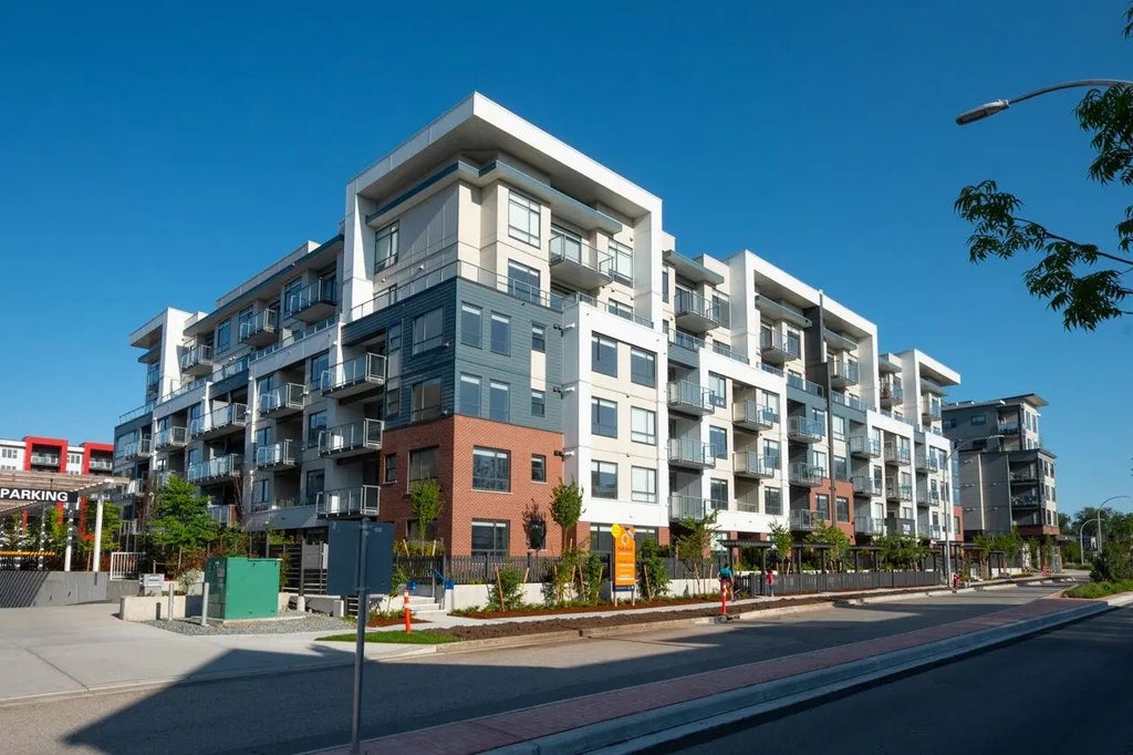 7936 206 Street 423, Langley