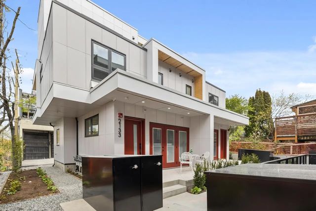 2133 E Pender Street, Vancouver