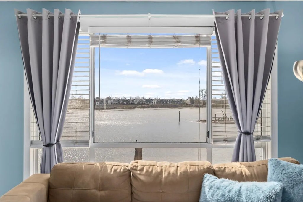 6 Renaissance Square 312, New Westminster