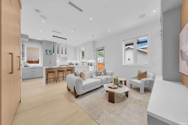 3627 E 45th Avenue 2, Vancouver