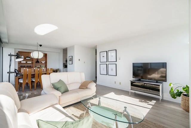 6540 Burlington Avenue 2106, Burnaby