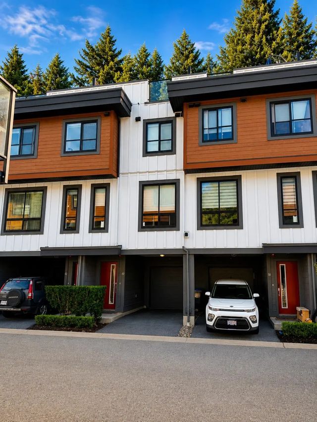 39769 Government Road 60, Squamish