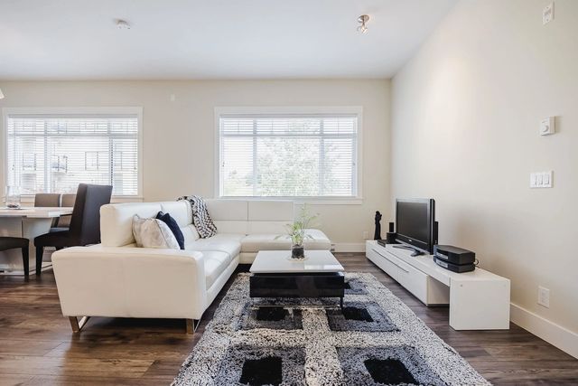 22327 River Road 409, Maple Ridge