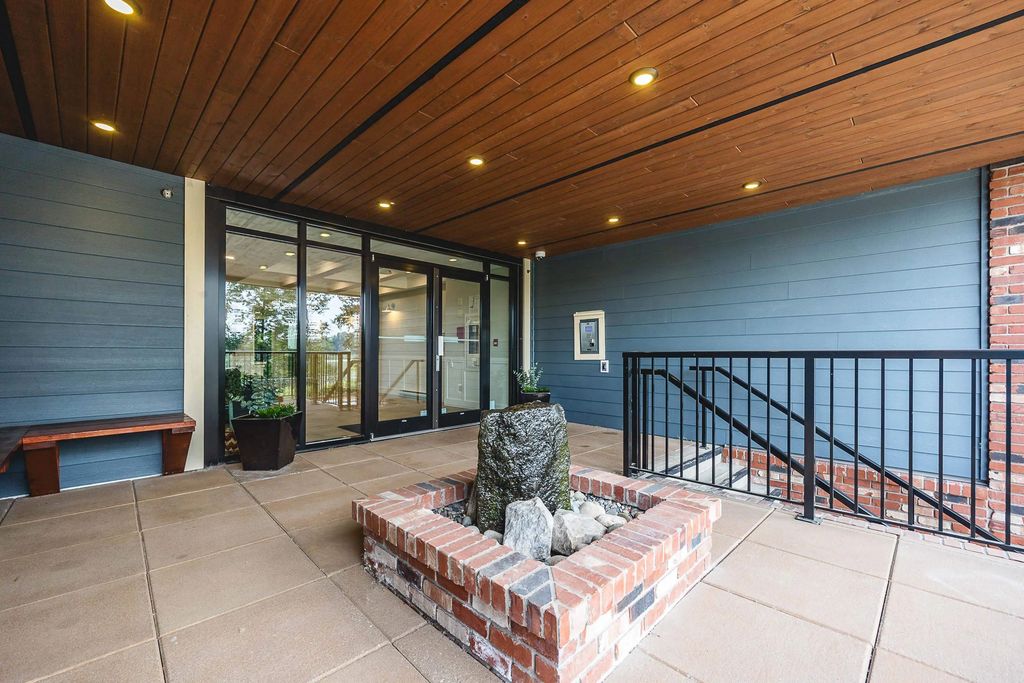 22327 River Road 409, Maple Ridge