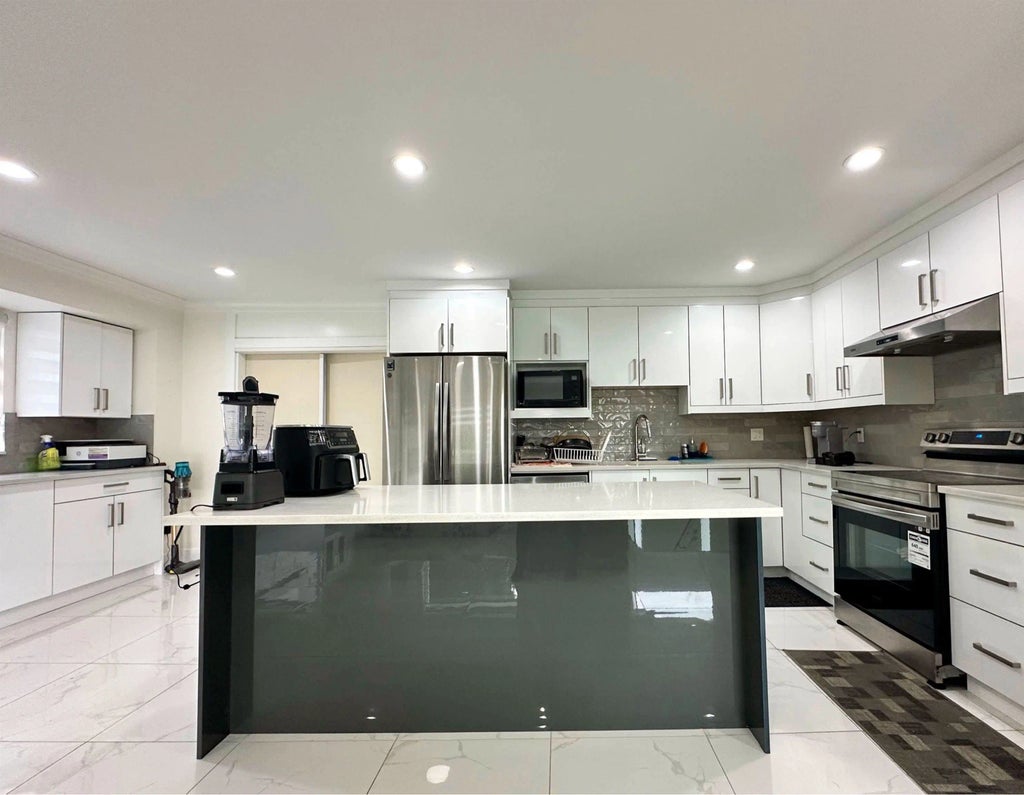 13017 64 Avenue, Surrey