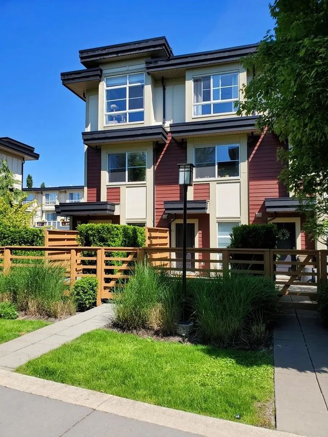 19477 72a Avenue 61, Surrey