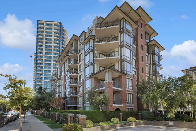 1551 Foster Street 107, White Rock