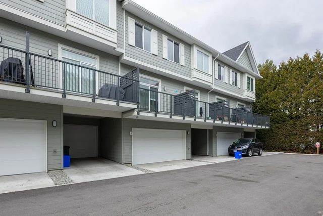 13629 81a Avenue 4, Surrey