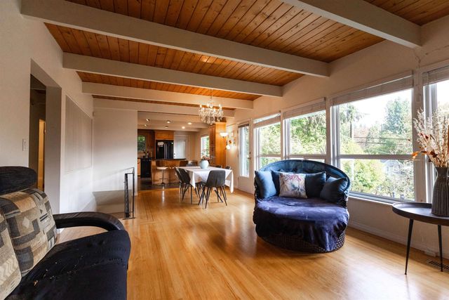 3063 Royal Avenue, North Vancouver