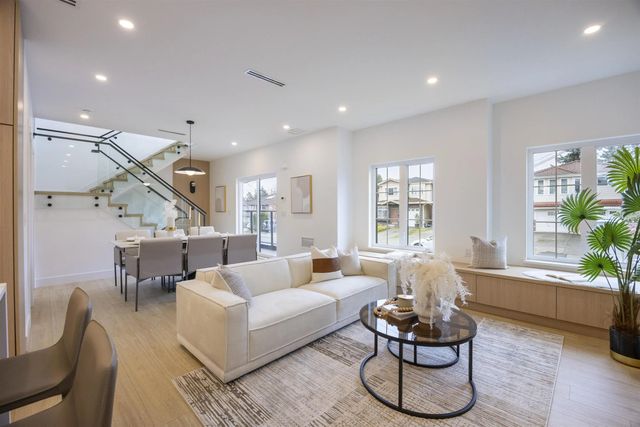 7353 12th Avenue 4, Burnaby
