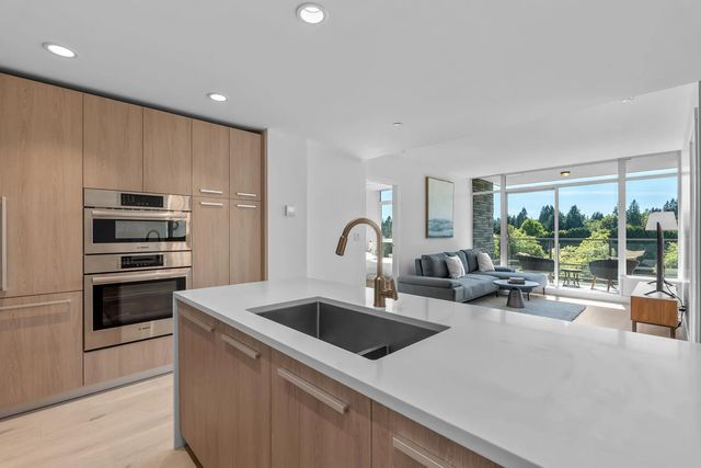 1210 E 27th Street 404, North Vancouver