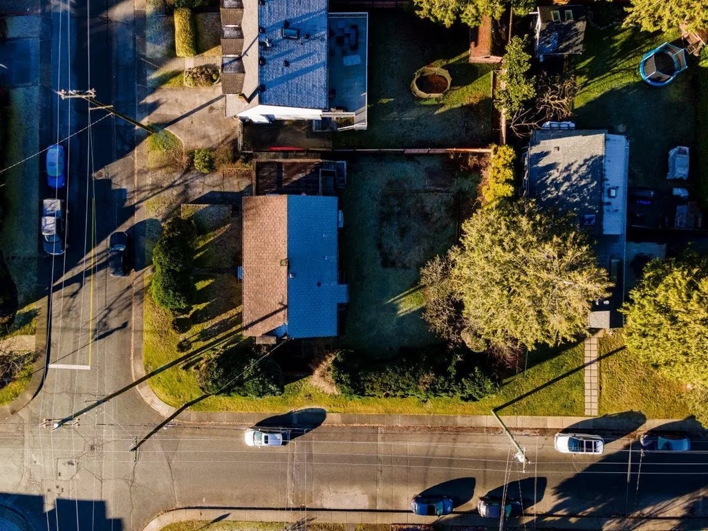 780 E 16th Street, North Vancouver