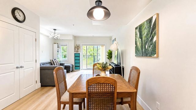 7168 Stride Avenue 204, Burnaby