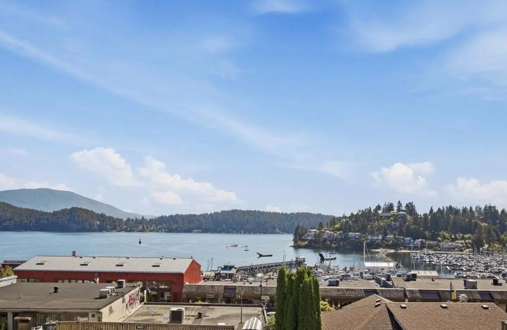 524 S Fletcher Road 102, Gibsons