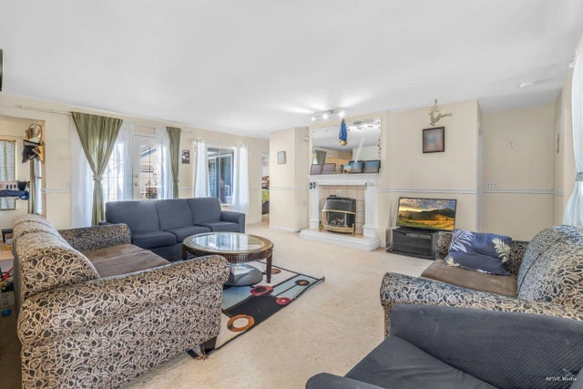 13725 72a Avenue 201, Surrey