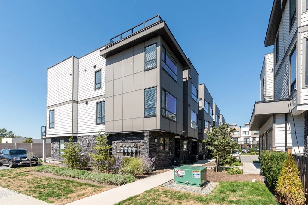 19631 55 A Avenue 1, Langley