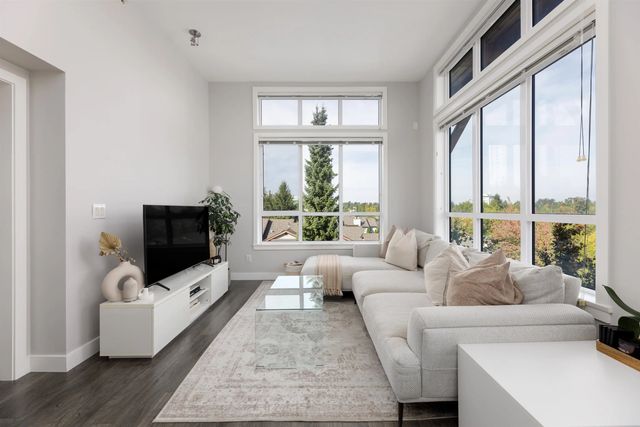 10477 154 Street 407, Surrey