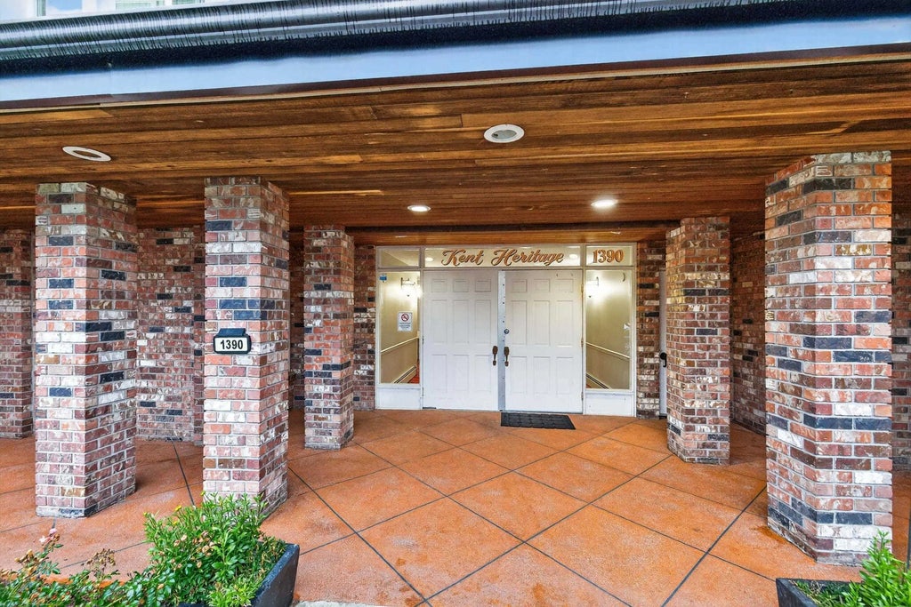 1390 Martin Street 104, White Rock