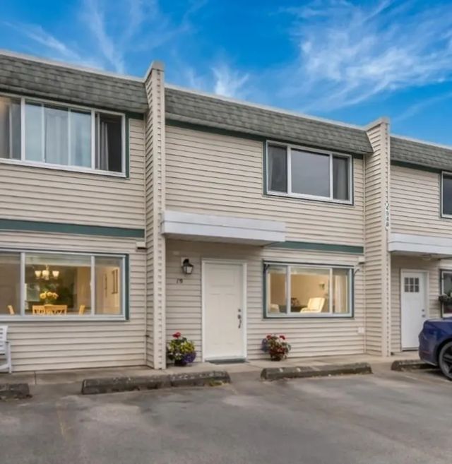 4949 57 Street 19, Delta