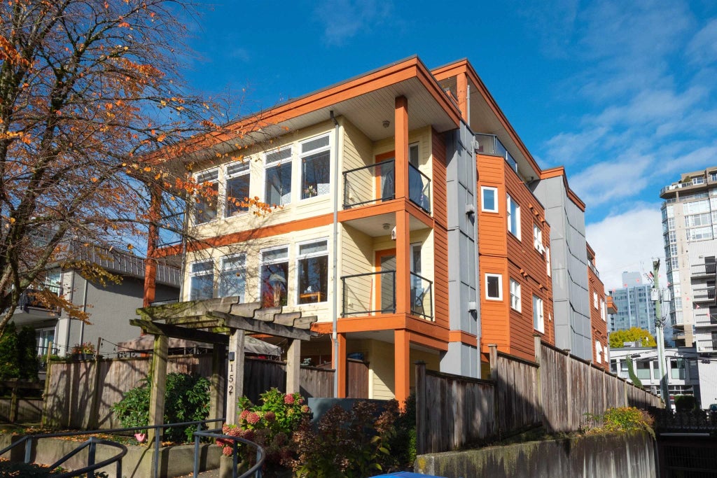 152 E 12th Street 304, North Vancouver