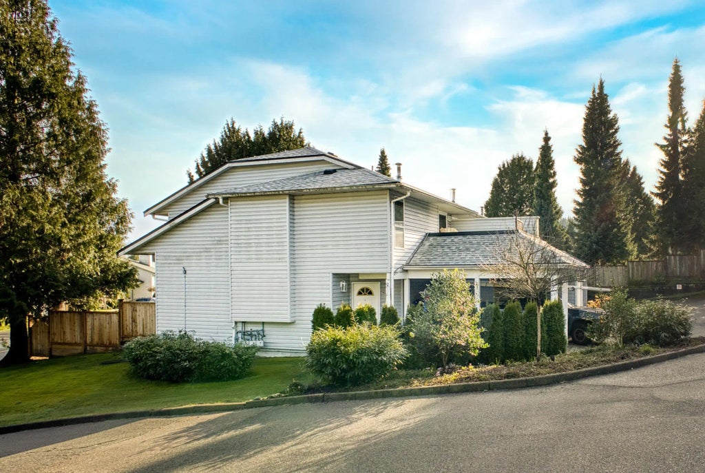1176 Falcon Drive 102, Coquitlam
