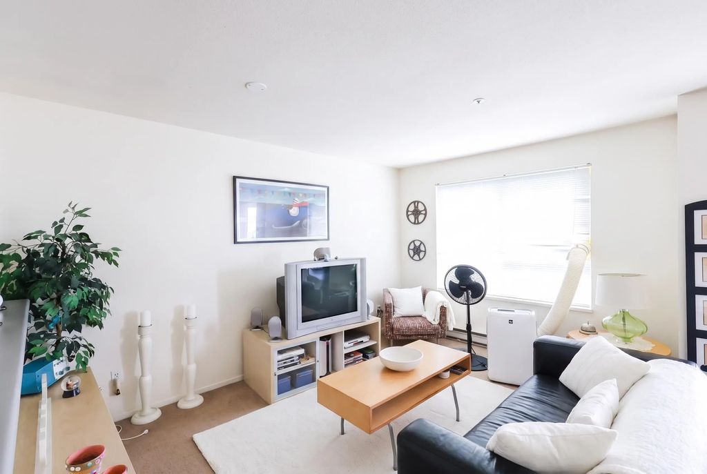 723 Twelfth Street 206, New Westminster