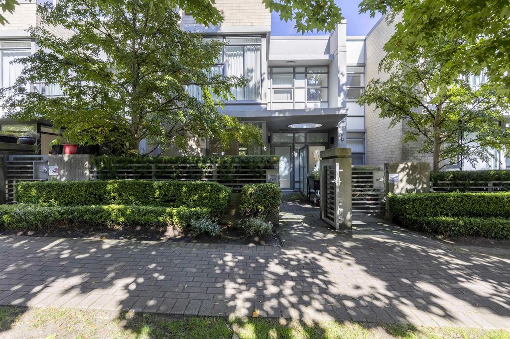Th1 9188 University Crescent, Burnaby