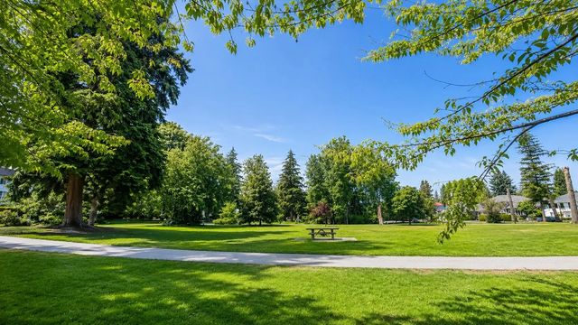 5588 Patterson Avenue 211, Burnaby