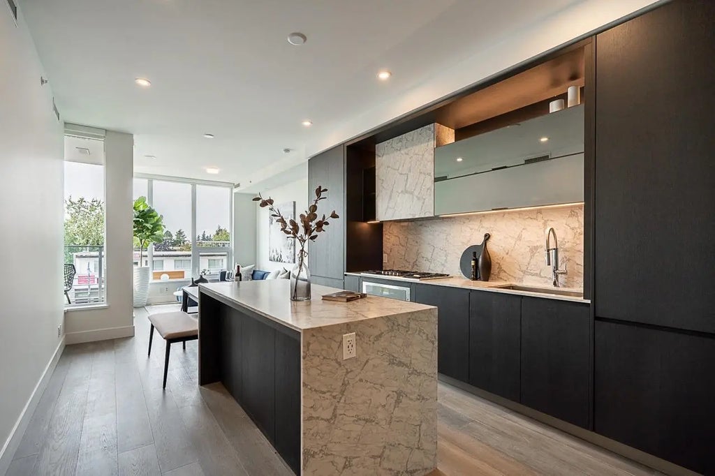 1342 Johnston Road 317, White Rock