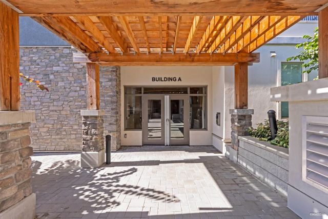 20487 65 Avenue A502, Langley