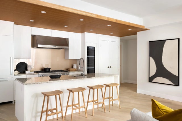 6707 Nelson Avenue 208, West Vancouver