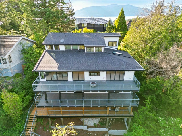 6230 Summit Avenue, West Vancouver