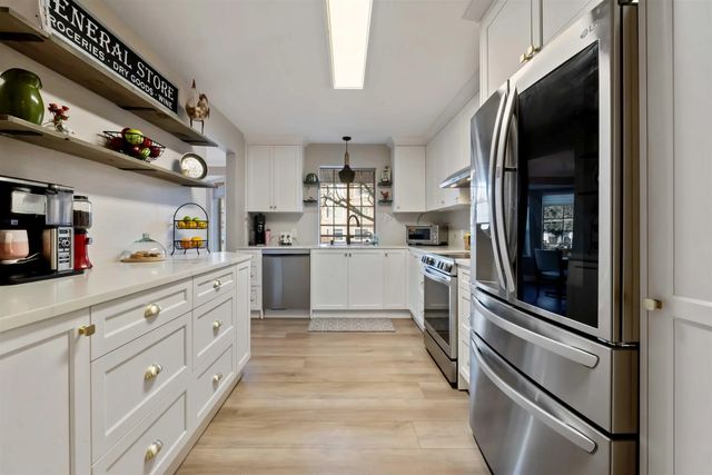 1488 Merklin Street 202, White Rock