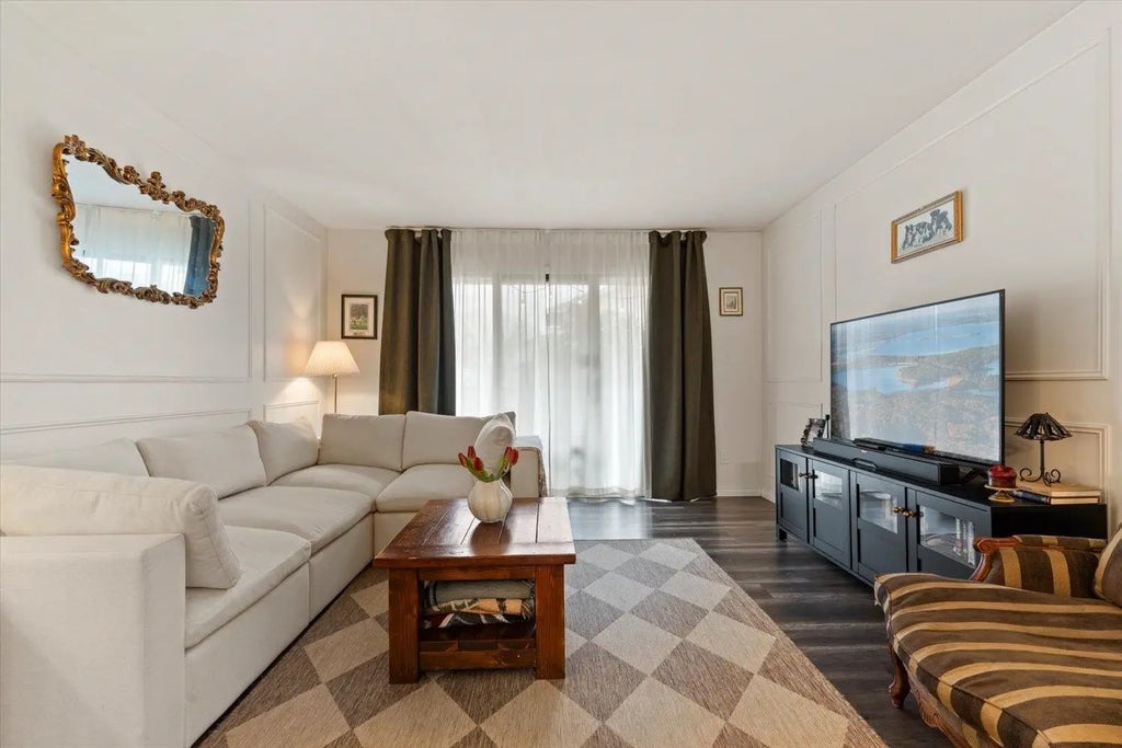 45900 Lewis Avenue 101, Chilliwack