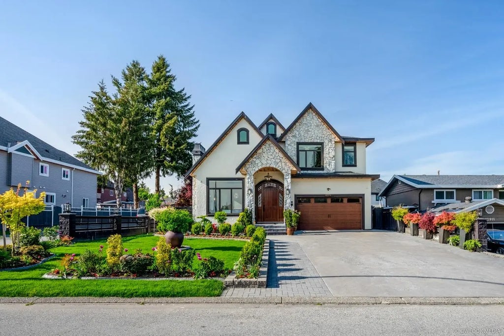 12901 92a Avenue, Surrey