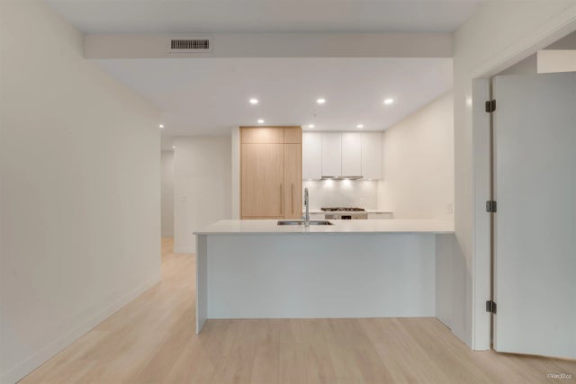 537 Cottonwood Avenue 1407, Coquitlam