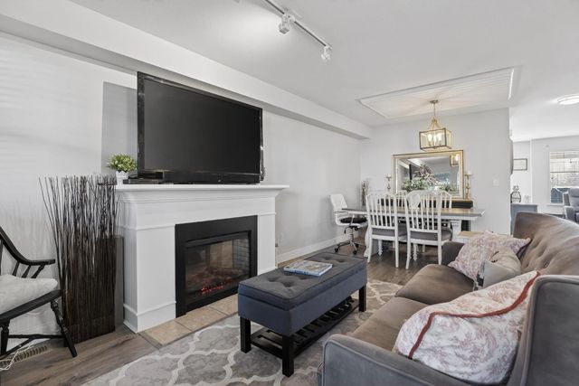 6568 193b Street 13, Surrey